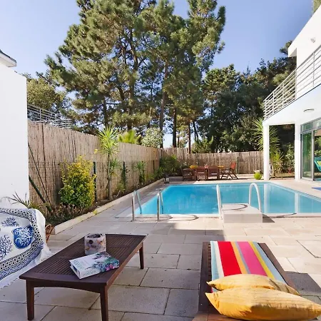 Fantastiva Com 5 Quartos E Piscina *